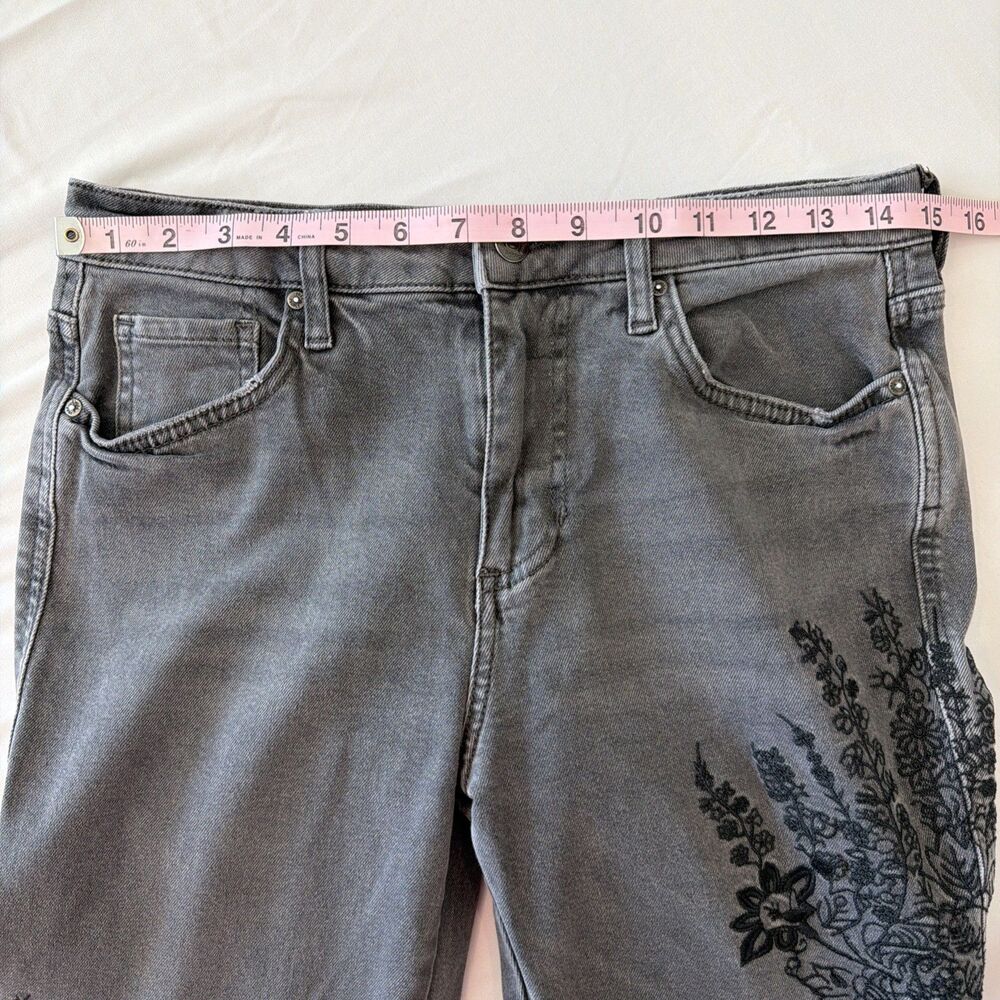 Free People We The Free Sz 27 Jeans Grey Black Embroidered Floral Denim Raw Hem - Picture 14 of 16